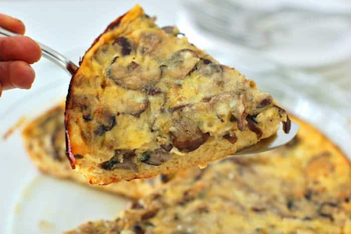 Meaty mushrooms and sweet leeks are a classic combination that pair beautifully in this easy and nutritious frittata that’s perfect for a weeknight dinner or your next weekend brunch. Get the gluten-free and vegetarian recipe via JessicaLevinson.com #GlutenFreeFrittata #VegetarianFrittataRecipe Baked Mushroom Leek Frittata Slice
