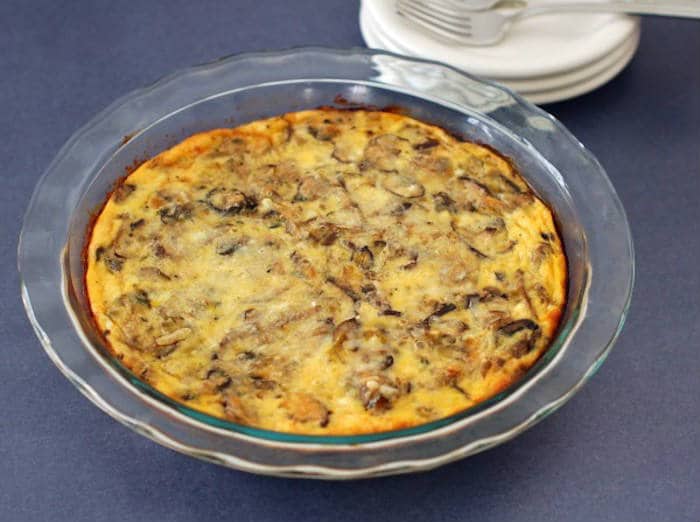 Meaty mushrooms and sweet leeks are a classic combination that pair beautifully in this easy and nutritious frittata that’s perfect for a weeknight dinner or your next weekend brunch. Get the gluten-free and vegetarian recipe via JessicaLevinson.com #GlutenFreeFrittata #VegetarianFrittataRecipe Baked Mushroom Leek Frittata in Pan